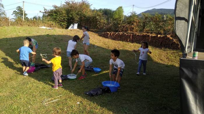 Berazako Jaietan umeek izan  8 1506940418390