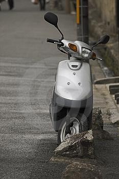 Udalak motorrentzako aparkalekuak jarriko ditu