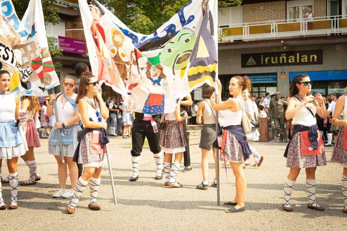 Festa-giro goria piztu du La 36 1755256996212