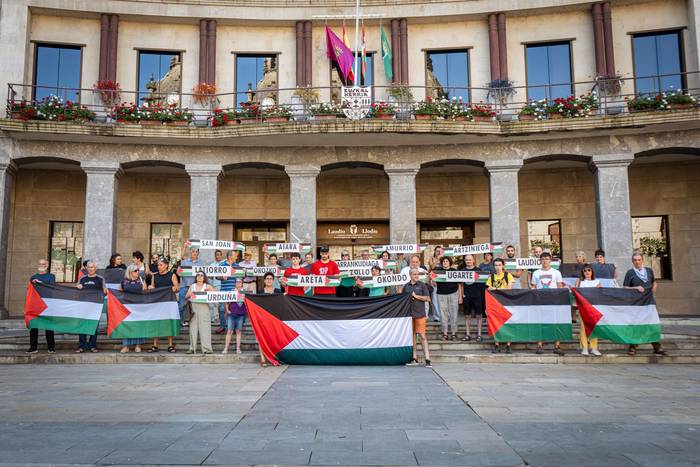 Aiaraldetik Palestinara elkartasun zubiari eusten