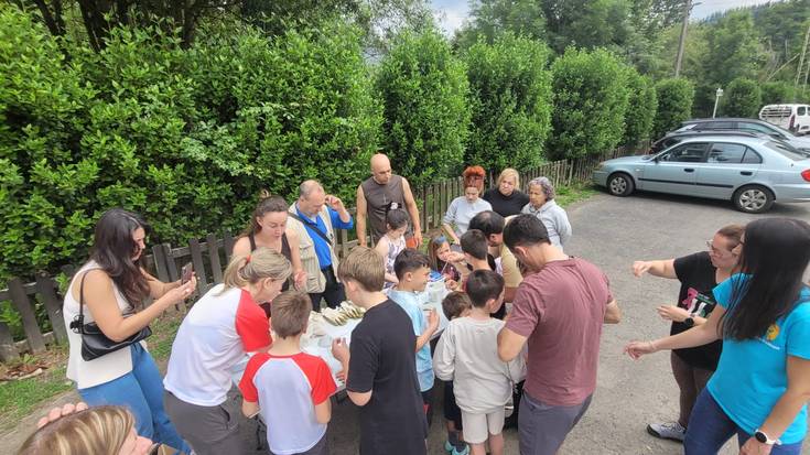 "Ekobrigada" antolatu dute Okondoko ibaia garbitzeko