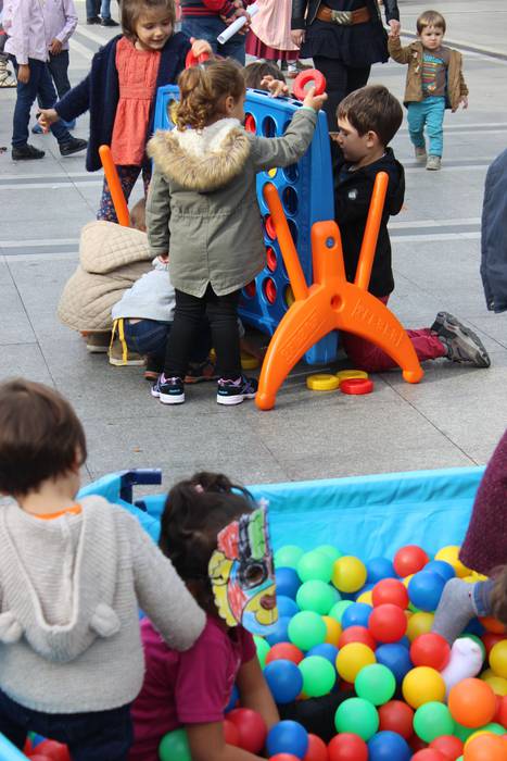 Errefuxiatuen aldeko jaia