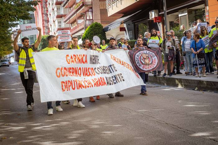 Aldundiaren bulegoak okupatu 12 1760702698634