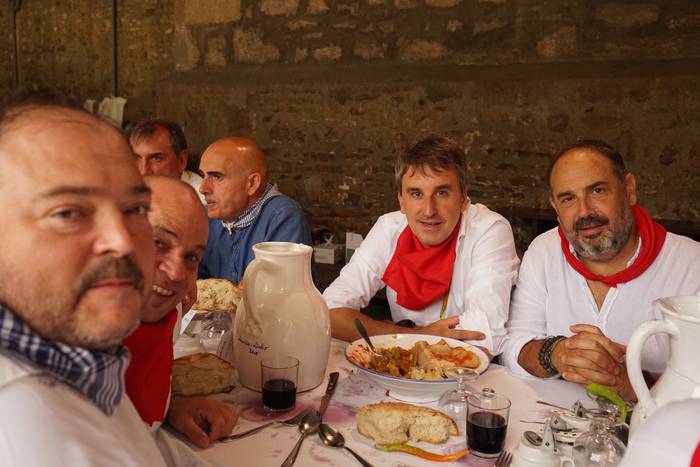 Ehunka kofrade bildu dira el 44 1756714052073