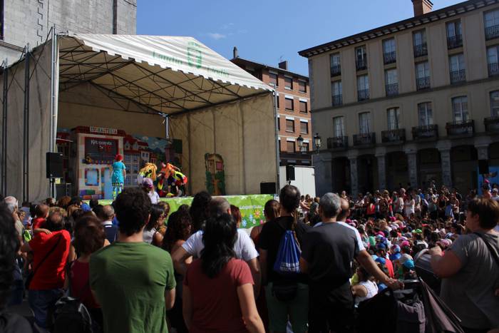 Ilusioa eta muxuak banatu di 7 1499276760538