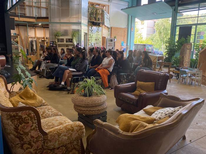 Hausnarketa eta ahizpatasuna 4 1757923140902