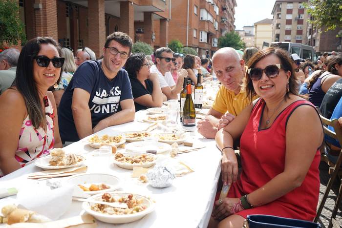 Ehunka lagun bildu ditu Lati 15 1758394272093