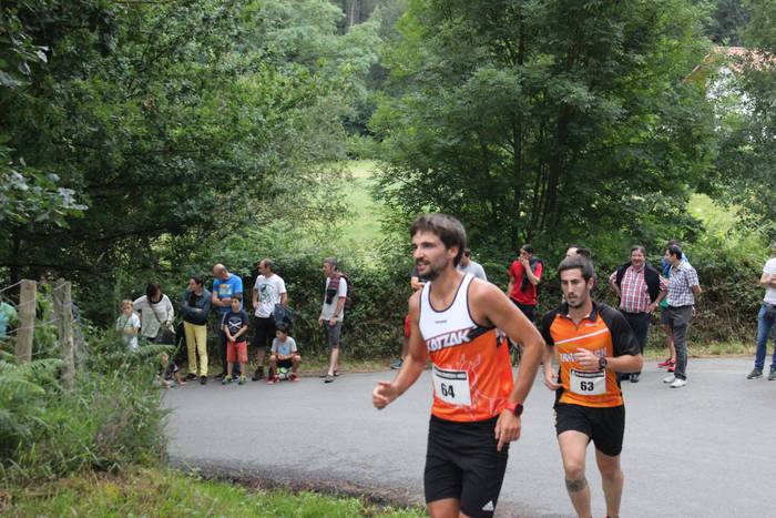 Auzoko mendiak zeharkatu zit 26 1498470846191