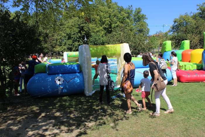 Haurrak eta edadetuak izan d 22 1502712127340