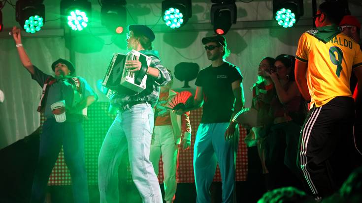 Maila altuko ikuskizunak taularatu zituzten atzo artziniegarrek playback lehiaketan