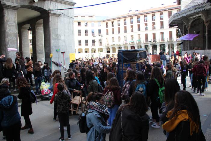 Greba feministaren goizeko t 4 1520506178170