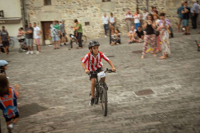 Bizikletak irudimenez jantzi 31 1757325726315