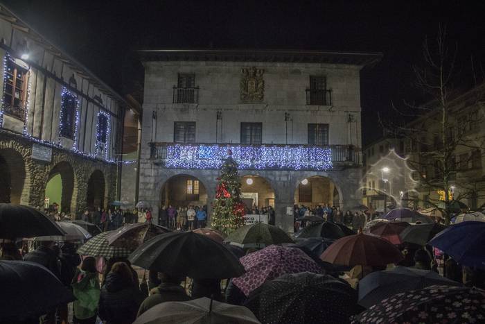 Jende ugarik salatu zuen atz 9 1513671217953