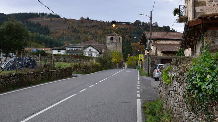 Motor gidari bat zauritu da Baranbion, auto batekin talka egin ostean