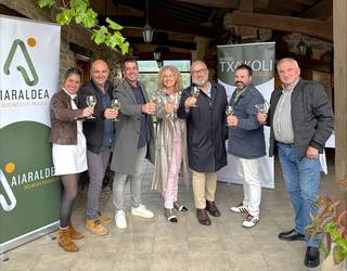 Aiaraldeko Kuadrillak Txakoli Biziren bosgarren edizioa hasiko du Garabilla Landetxean egingo den aurkezpen eta  topa batekin