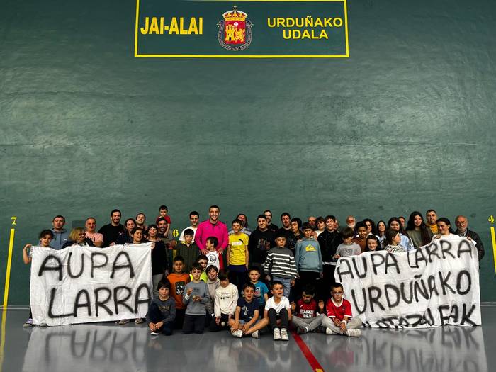 Athletic Club eta Eibar taldeen arteko partidan omenduko dute Iker Larrazabal