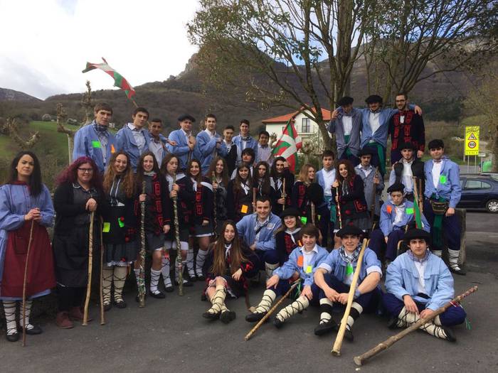 Kintoek herrigunea hartu zut 1 1488830932477