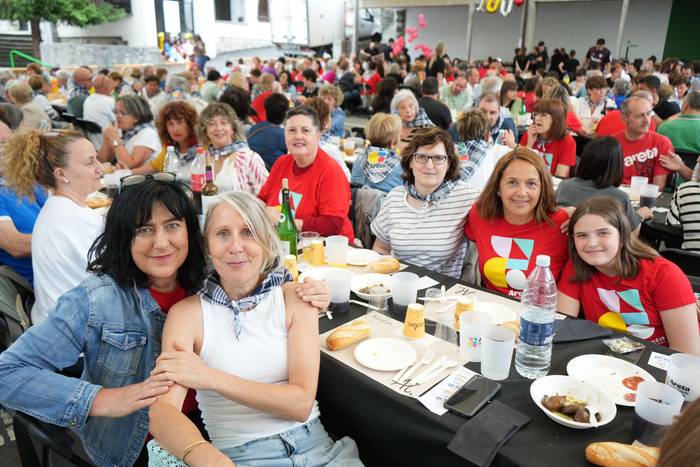 Aiaraldeko ikastetxeak efemerideen zurrunbiloan