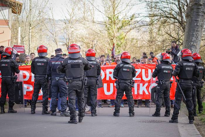 Ertzaintzaren polizia-lerroa 26 1771934201308