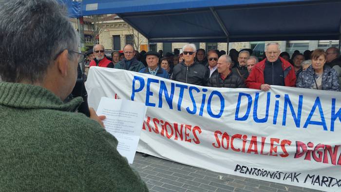 Aiaraldeko plazak bete dituz 3 1520881086031