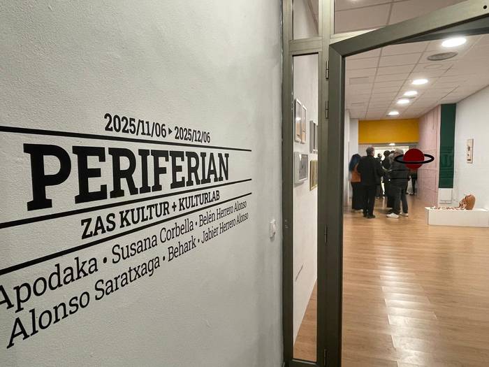 Ostegunean inauguratu zuten Gasteizen 'Periferian' erakusketa sei artista laudioarren lanekin