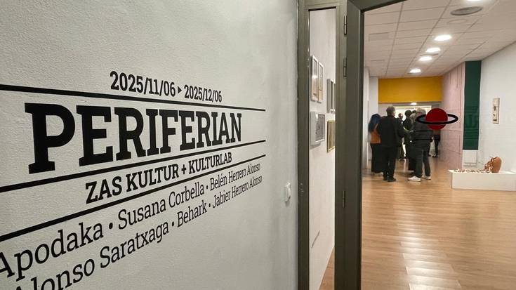 Ostegunean inauguratu zuten Gasteizen 'Periferian' erakusketa sei artista laudioarren lanekin