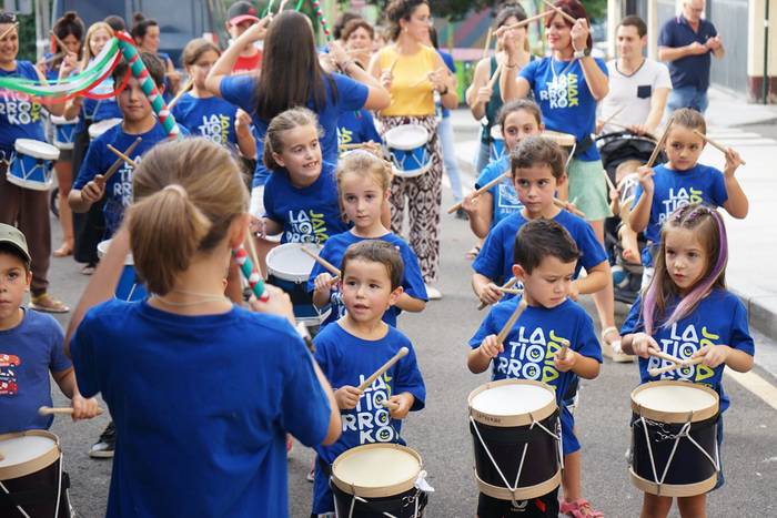 Danbor, buruhandi, dantza et 14 1758311888920