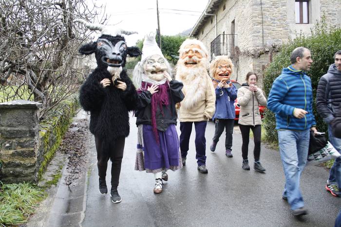 Olentzerok, Maridomingik eta 9 1513679917866