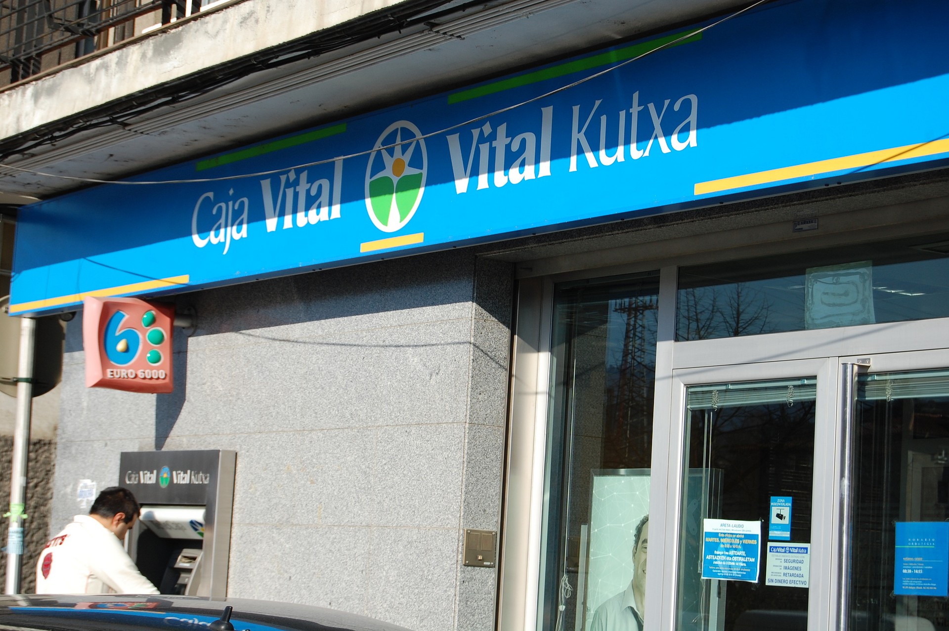 Kutxabankek Aretako eta Okondoko sukurtsalak itxiko ditu urtarrilean
