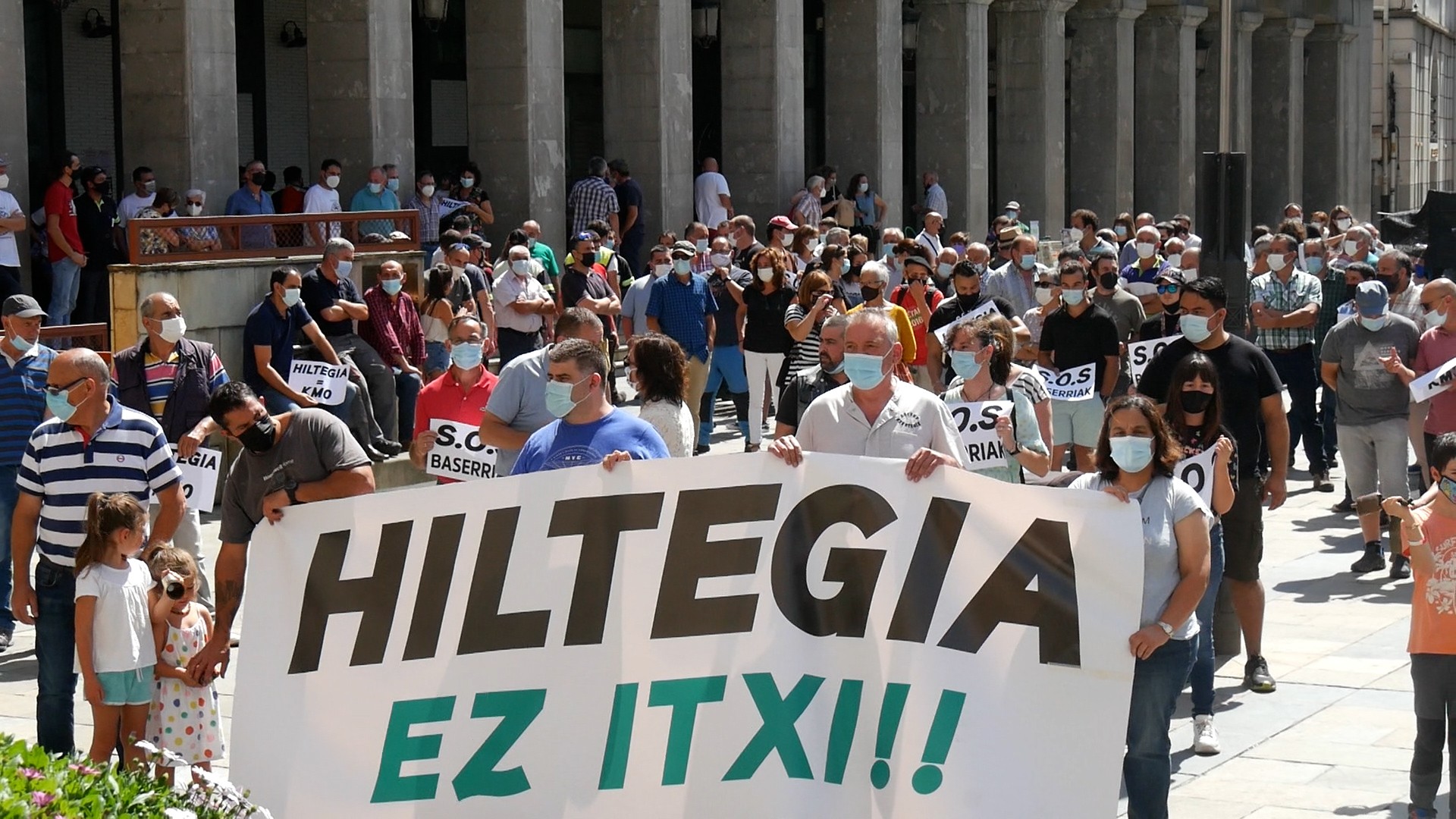 Hiltegiaren itxiera kudeatzeko gaitasunik ez izatea leporatu diote EH Bilduk eta Omniak Udal Gobernu Taldeari