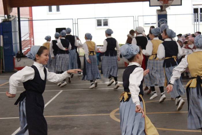 Dantzari Egunak herriguneko  77 1521468172032