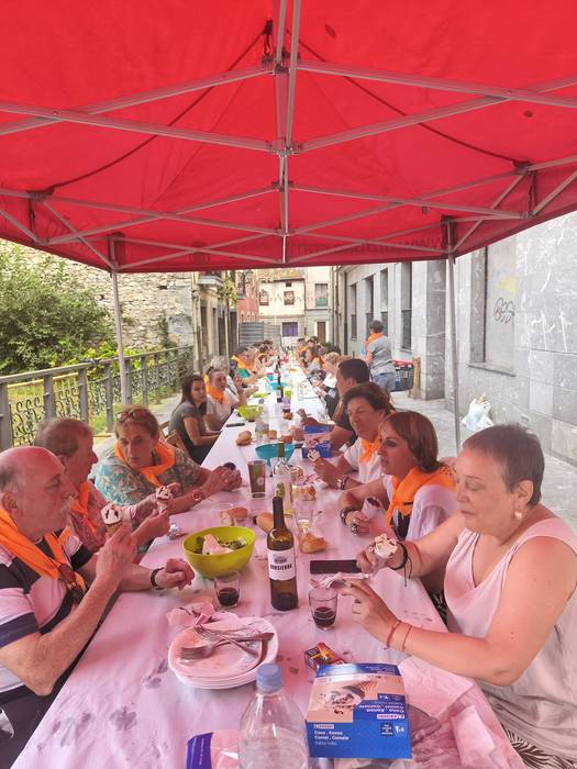 Auzo giroan gozatu dituzte M 7 1759049319863