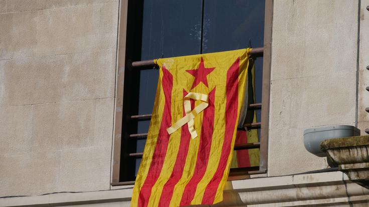 Udaletxeko fatxadan zegoen "estelada" kendu dute jadanik