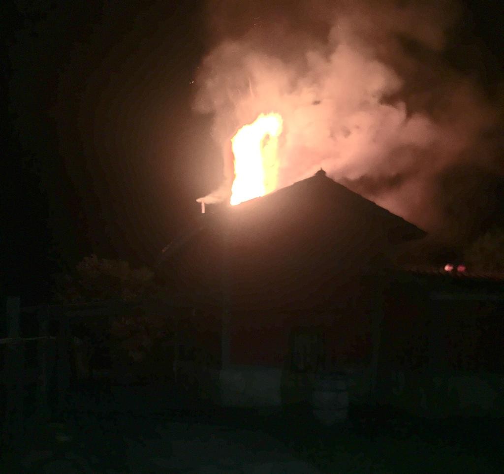 Sutea piztu da Santa Clara auzoko etxebizitza batean