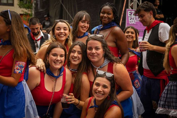 Lehertu da festa-giroa Amurr 52 1755025714293