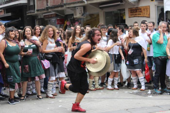 Suziria piztuta lehertu da j 12 1502792692025