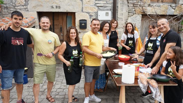 Gastronomia eta zirkua uztartuta abiatu dituzte Erretes Tudelako jaiak