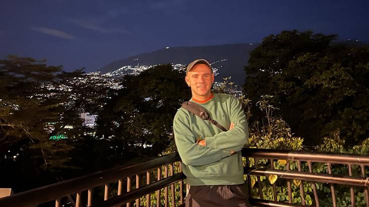 “Kolonbian beti izango duzu norbait laguntzeko prest”