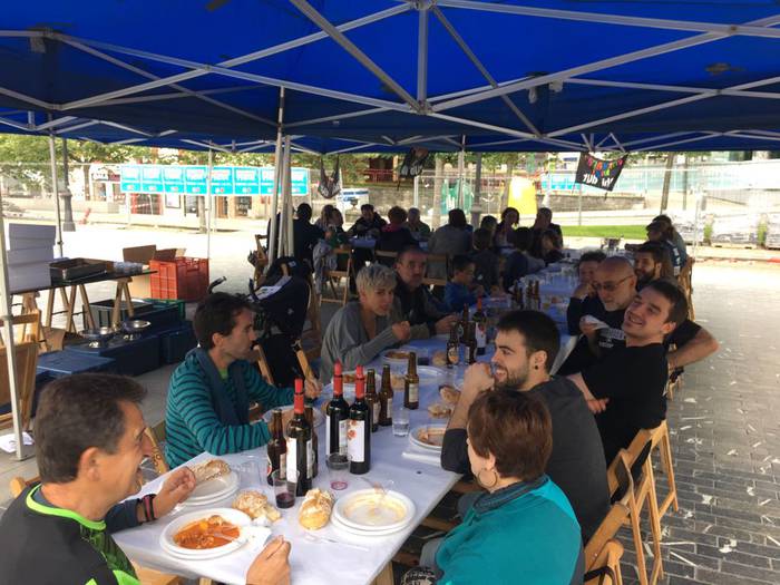 Ekintzaz eta aldarriz busti  14 1496596734480