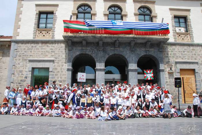 Dantza taldeak taldeak izan  226 1496057478897