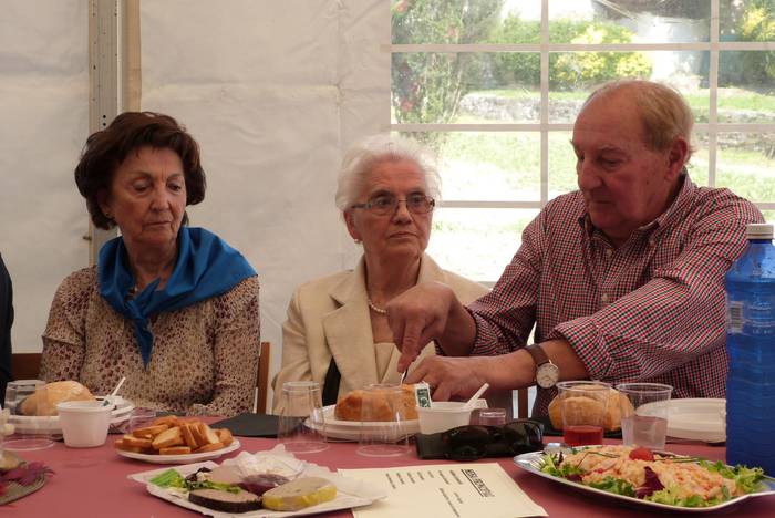 Auzokide ugarik hartu zuten  74 1506366748278