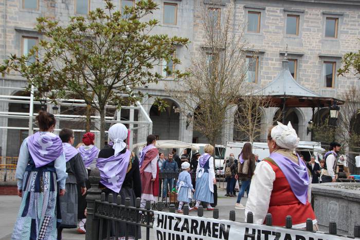 Dantzaren bidez aldarrikatu  53 1520778084068