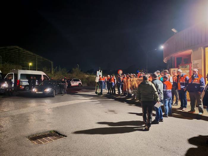 Tubos Reunidoseko langileek  4 1772617325942