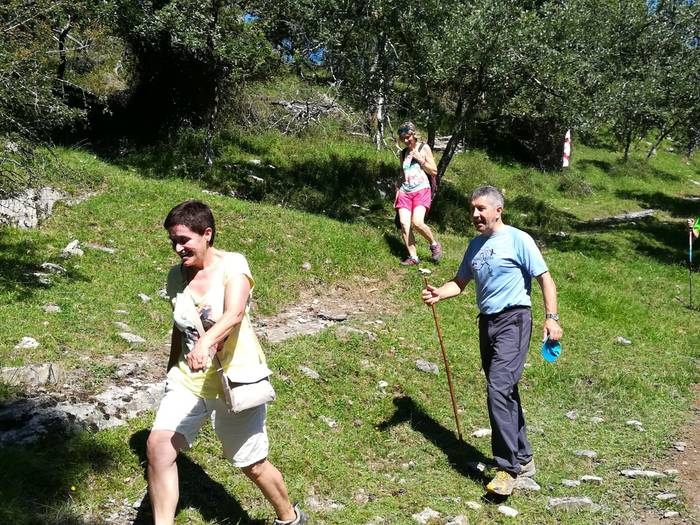 Eguzkia lagun, jende ugari b 25 1501332488178