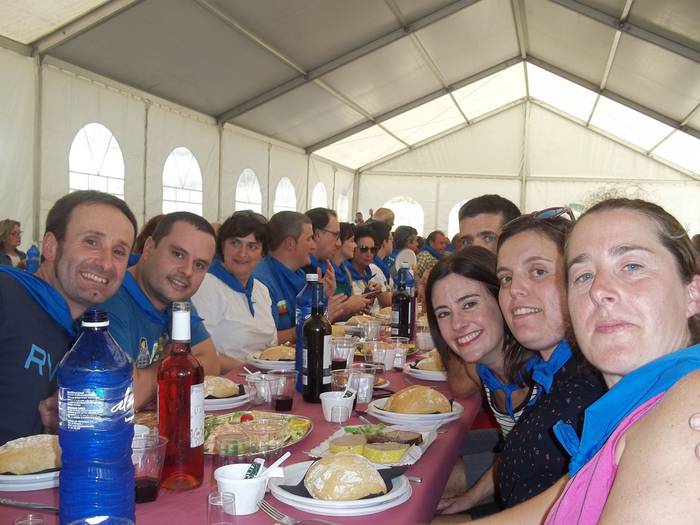 Auzokide ugarik hartu zuten  3 1506366175199