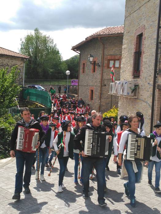 Adin guztiko lagunek parte h 24 1493565334931