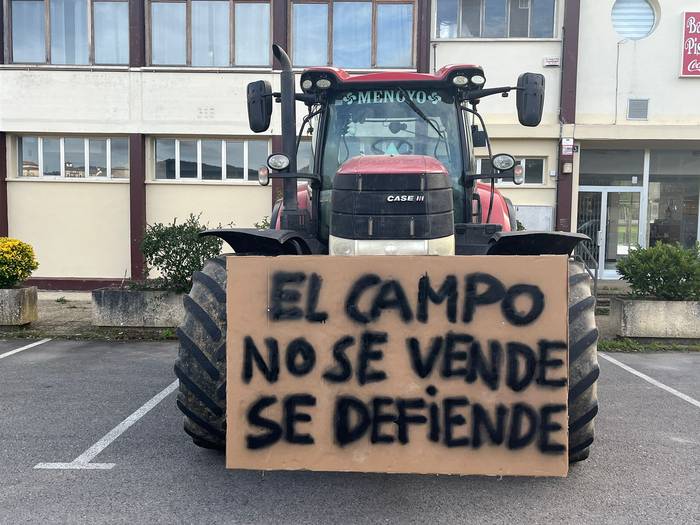 "Traktorada" egin dute Artzi 18 1768766477303