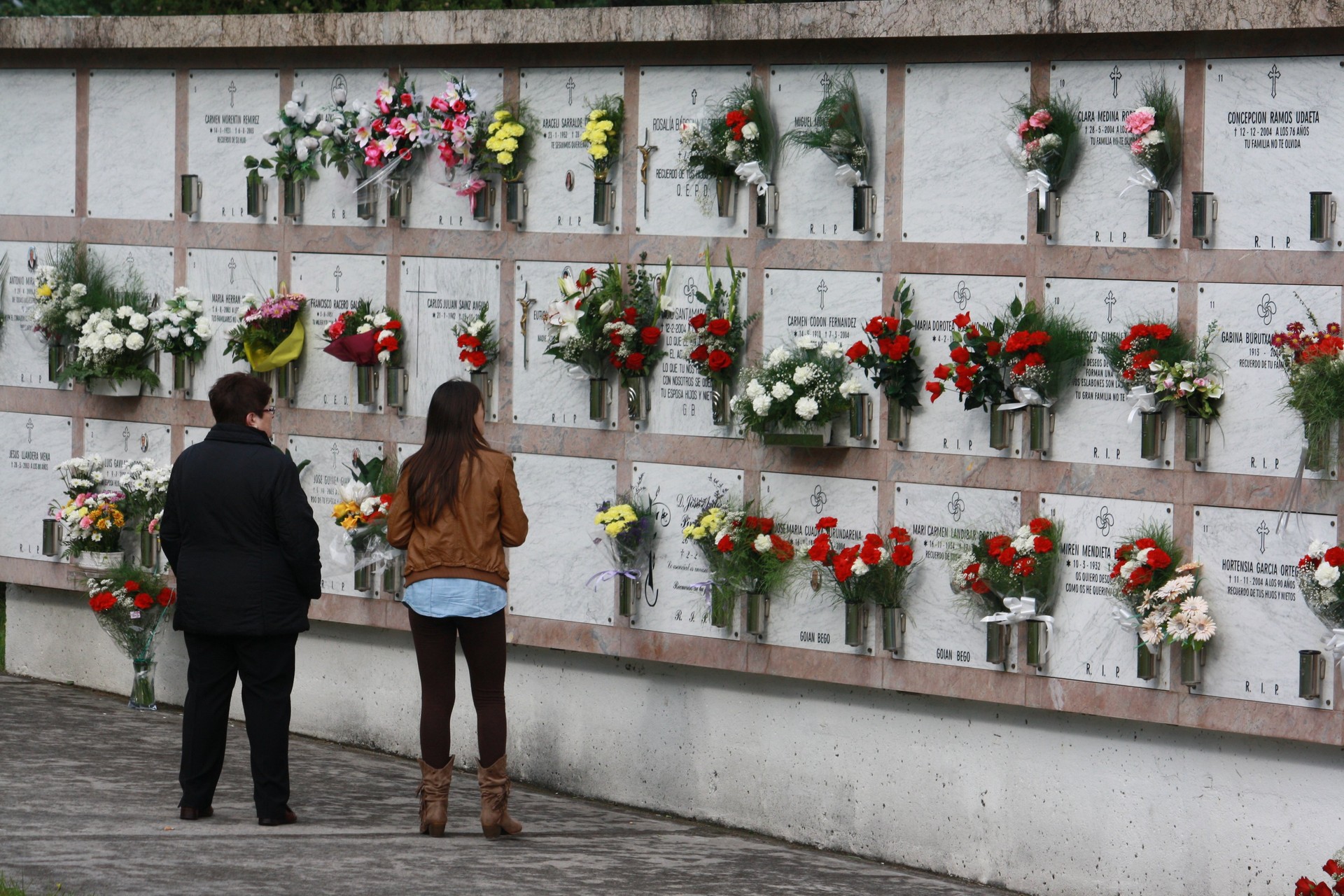 Hileten bilakaera Aiaraldean: Errausketek gora egin dute baina elizkizun kopurua mantendu egin da