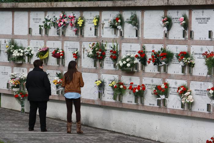 Hileten bilakaera Aiaraldean: Errausketek gora egin dute baina elizkizun kopurua mantendu egin da