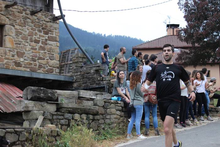 Auzoko mendiak zeharkatu zit 98 1498471586627